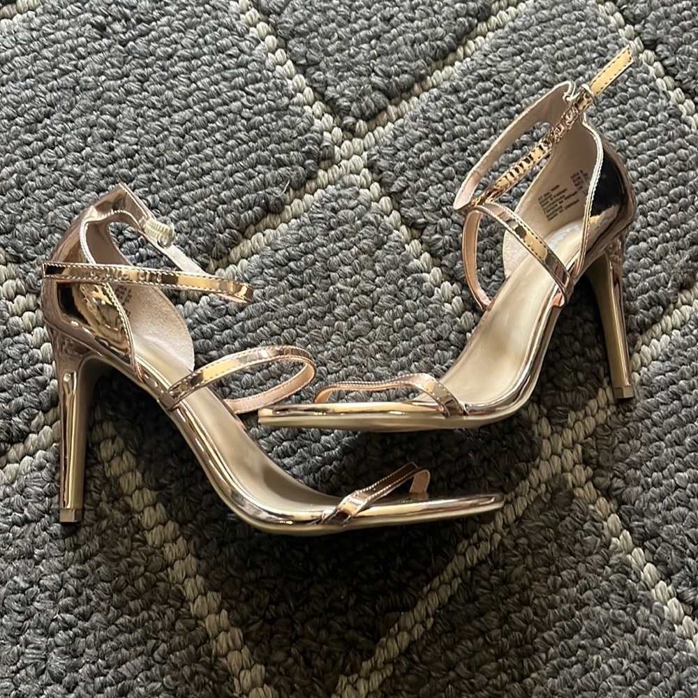 NWOT rose gold strappy heels